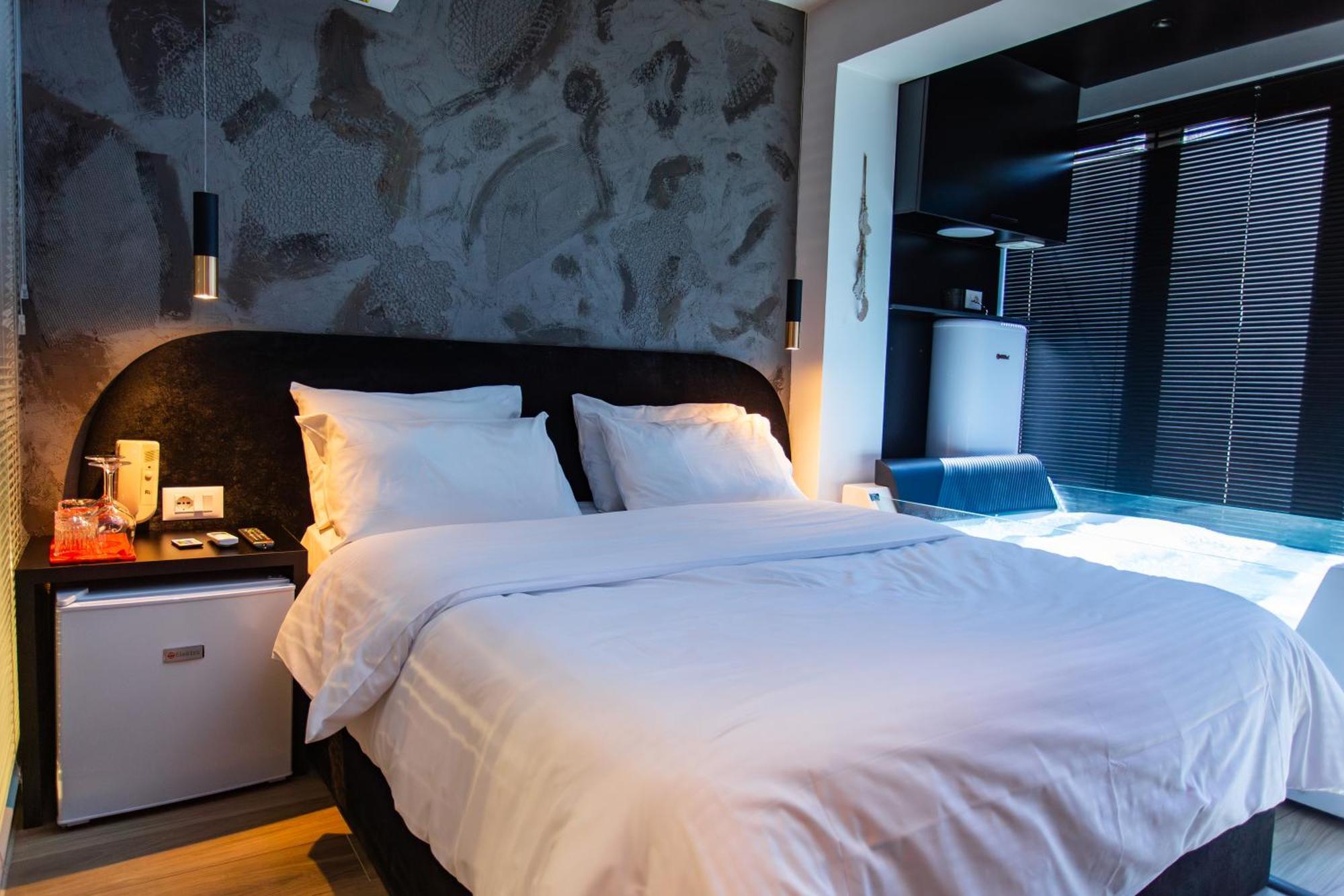 The Bubbles - Jacuzzi Hotel Tirana Buitenkant foto