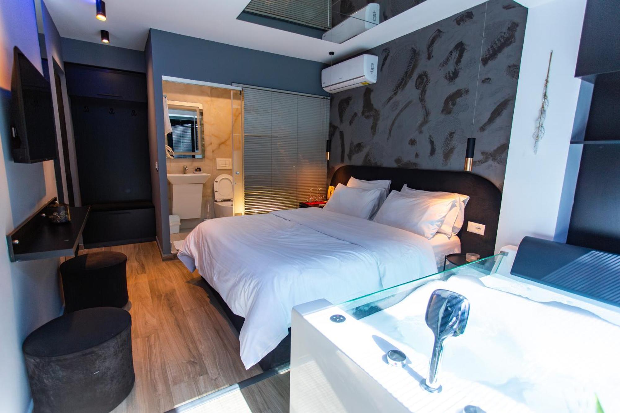 The Bubbles - Jacuzzi Hotel Tirana Buitenkant foto